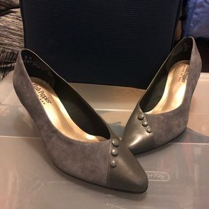 Gray mid heel suede/leather pumps